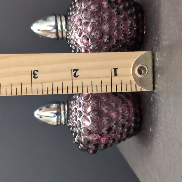 VGT, Purple Hobnail Glass Salt/Pepper Shakers. - Picture 7 of 7